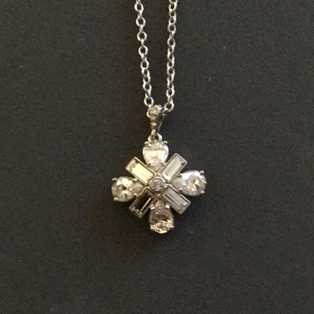 Fashion crystal necklace